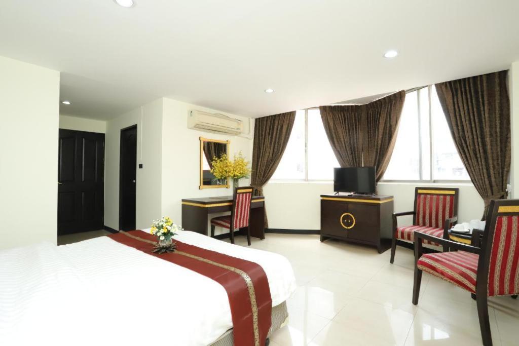 Lucky Palace Hotel Bangkok Exterior foto
