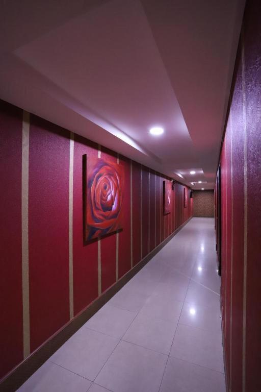 Lucky Palace Hotel Bangkok Exterior foto